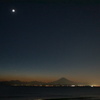 地球照の月と水星と富士山