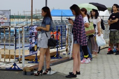 翼が欲しい人が並んでいるらしい。