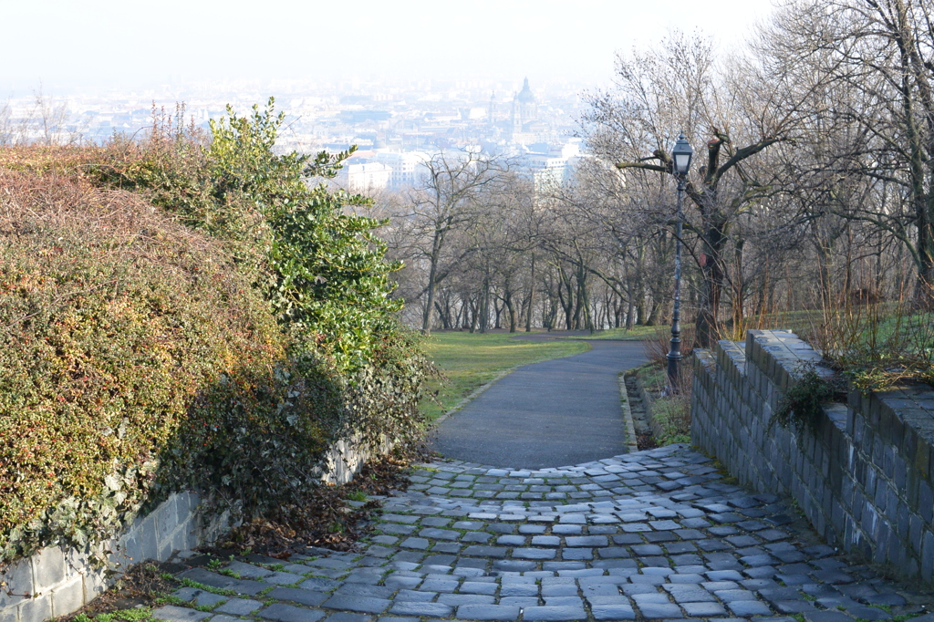 ゲッレールトの丘下り坂