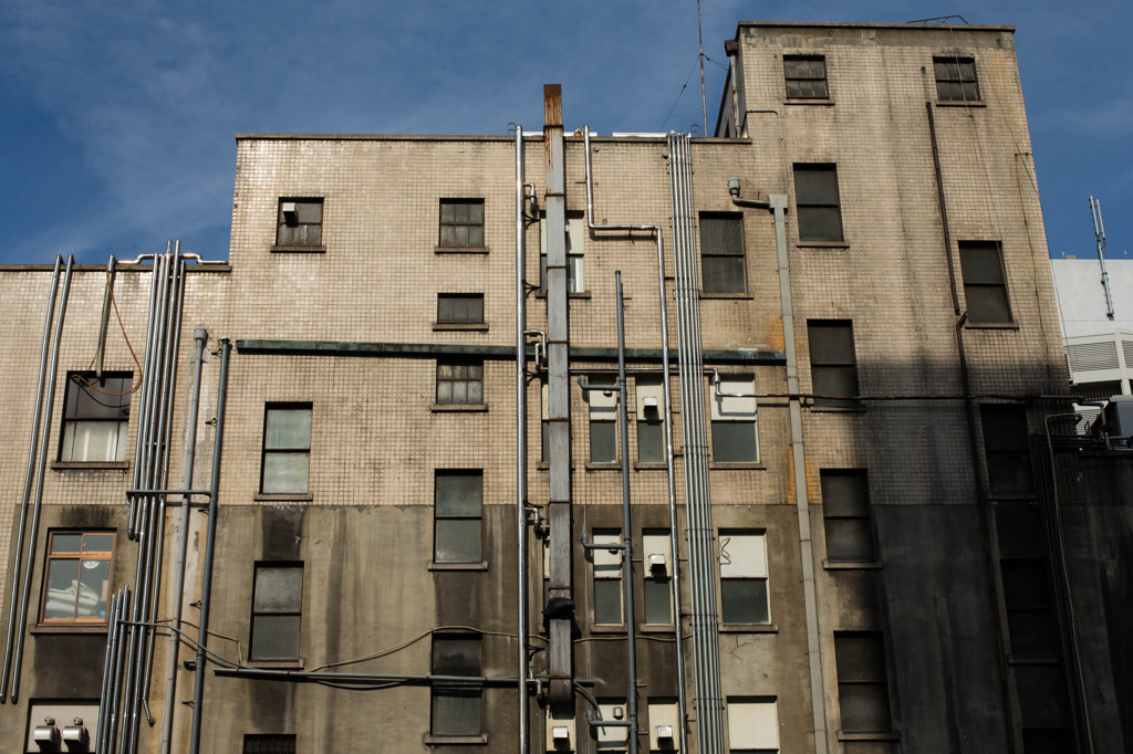 取り壊される明治屋裏