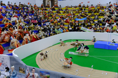 パリオリンピック応援　吉浜細工人形