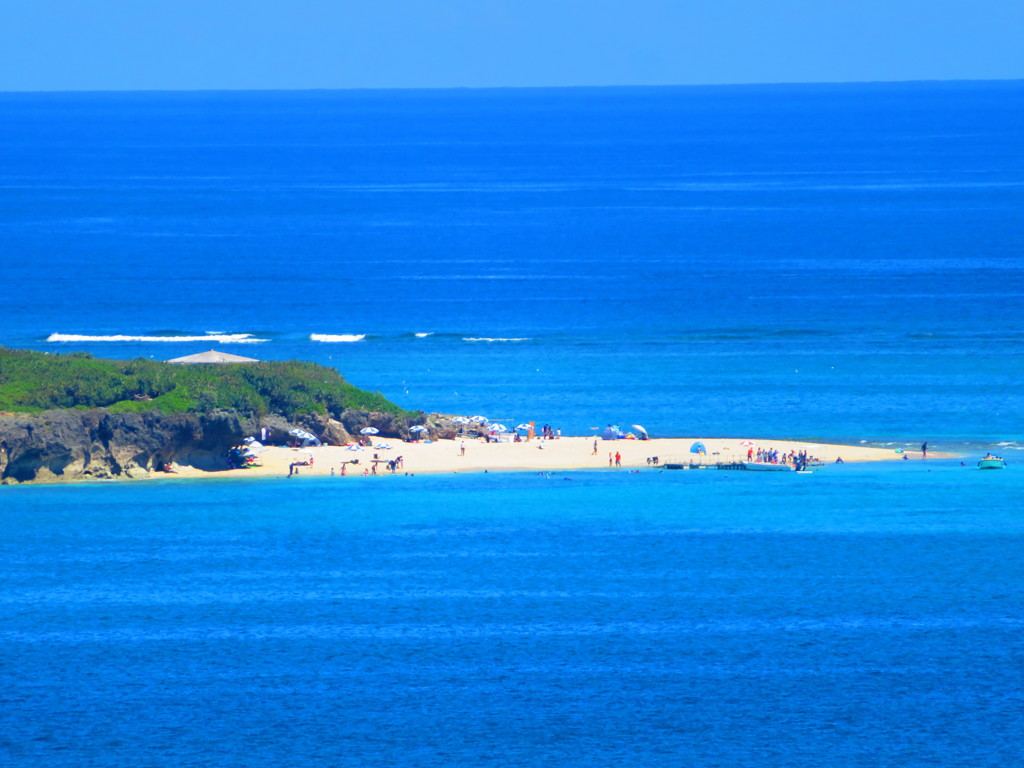 南の島の風景　小さな島の浜辺