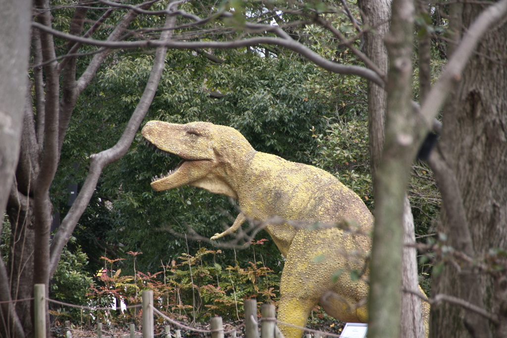 梅園のとなりの恐竜