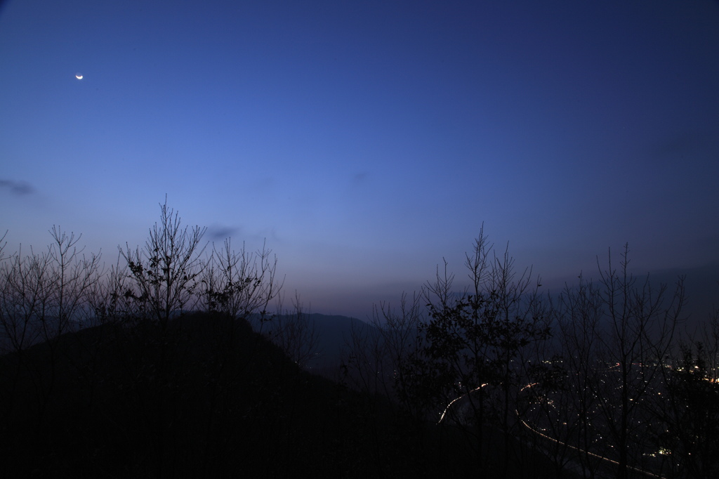 夕闇迫る