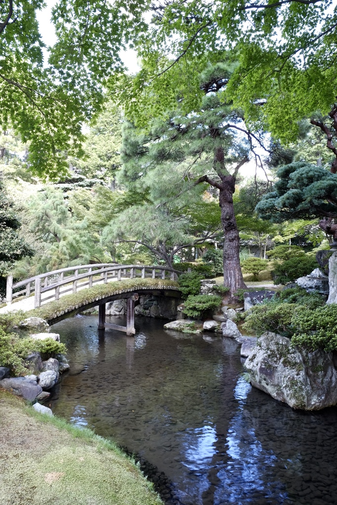 御池庭の欅橋