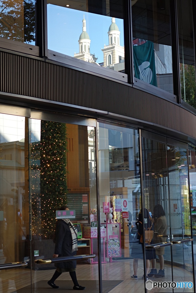神戸セントモルガン教会の映り込み