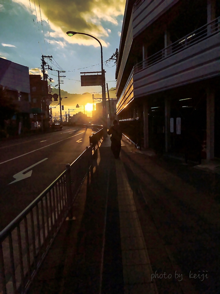 沈みゆくシルエット