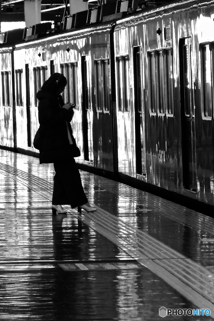 Women on the platfom