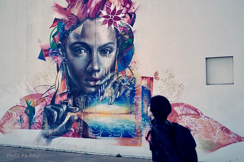 People watcing murals