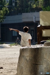 輝いている少年