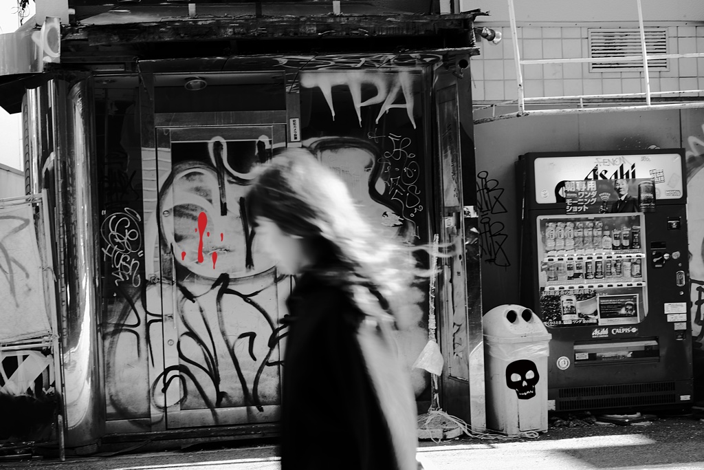 通りすがりの女性。