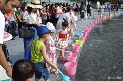 打ち水大作戦の様子・・1