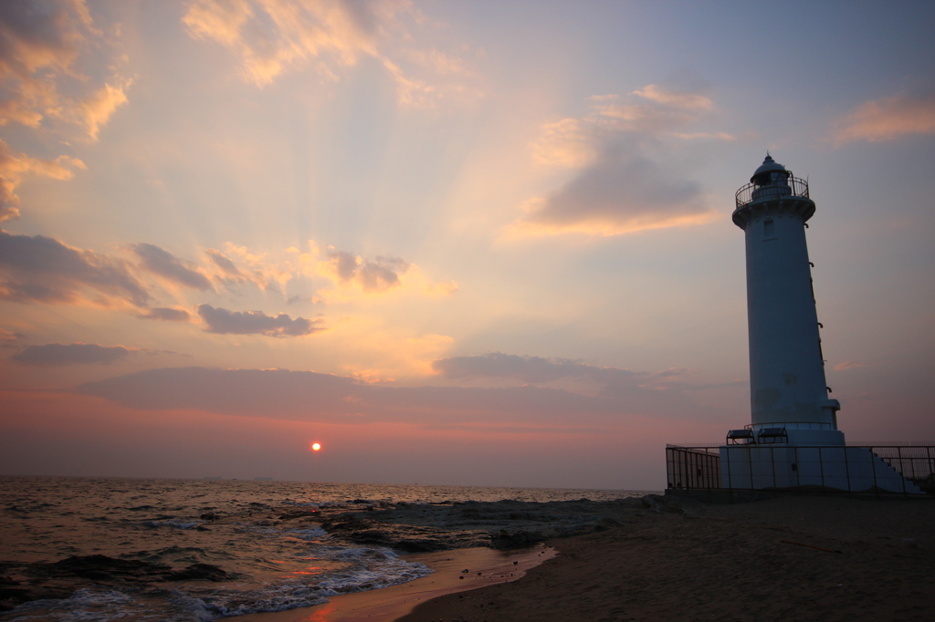 灯台と夕日