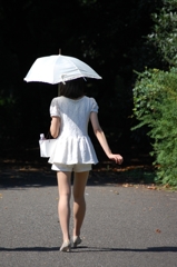 日陰へ