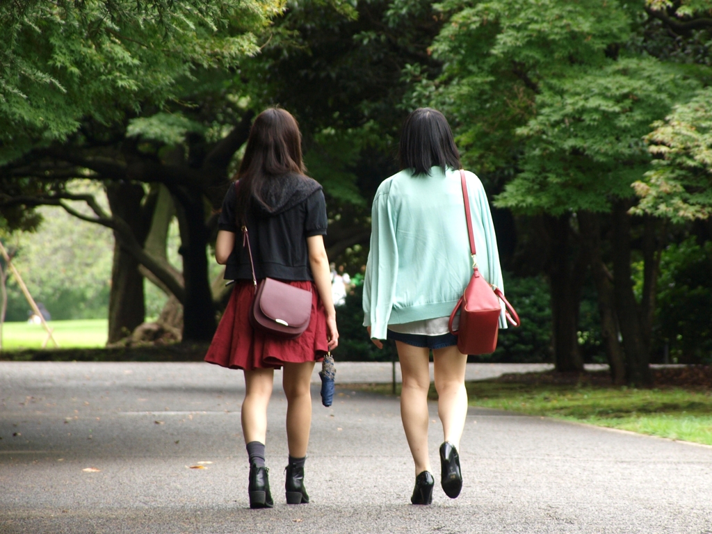 並んで歩けば