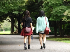 並んで歩けば