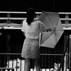 日傘開く