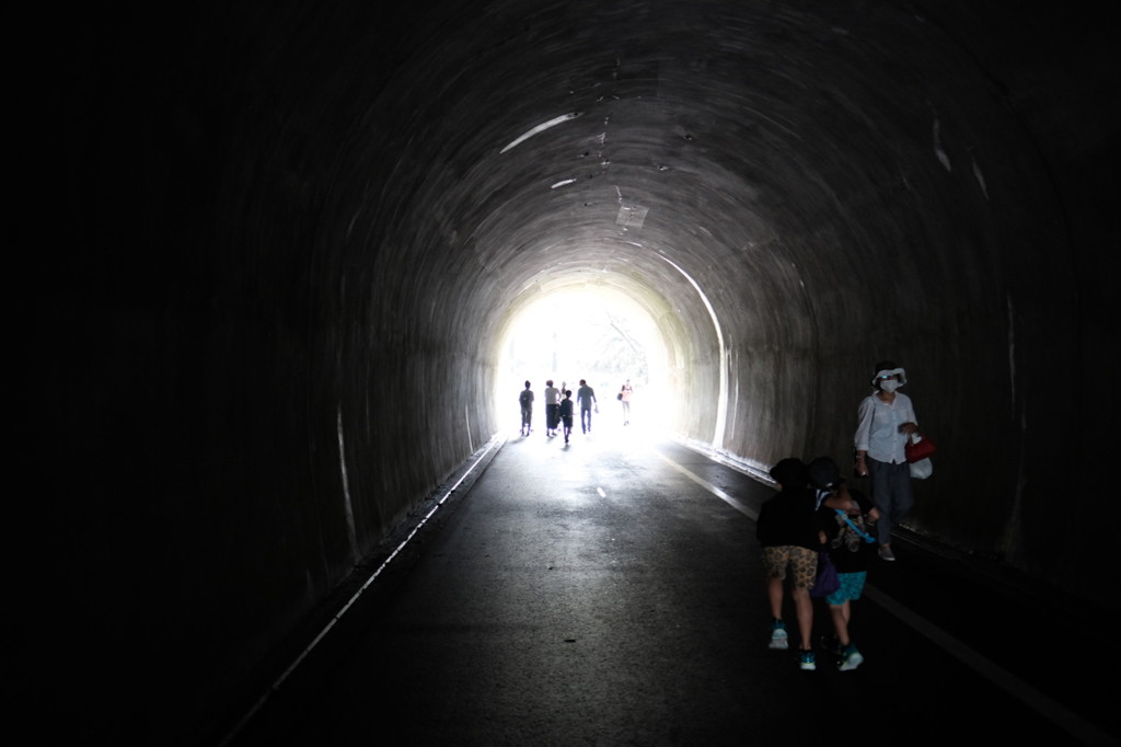 トンネル