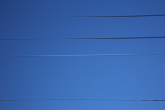 電線と電話線と青空