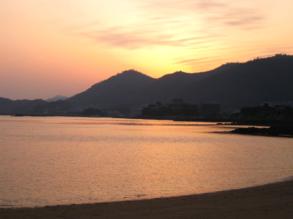 仙酔島から眺める鞆の浦の夕焼け