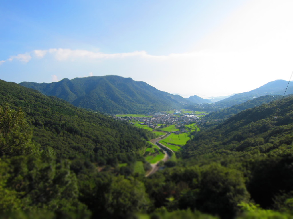 山間から望む風景