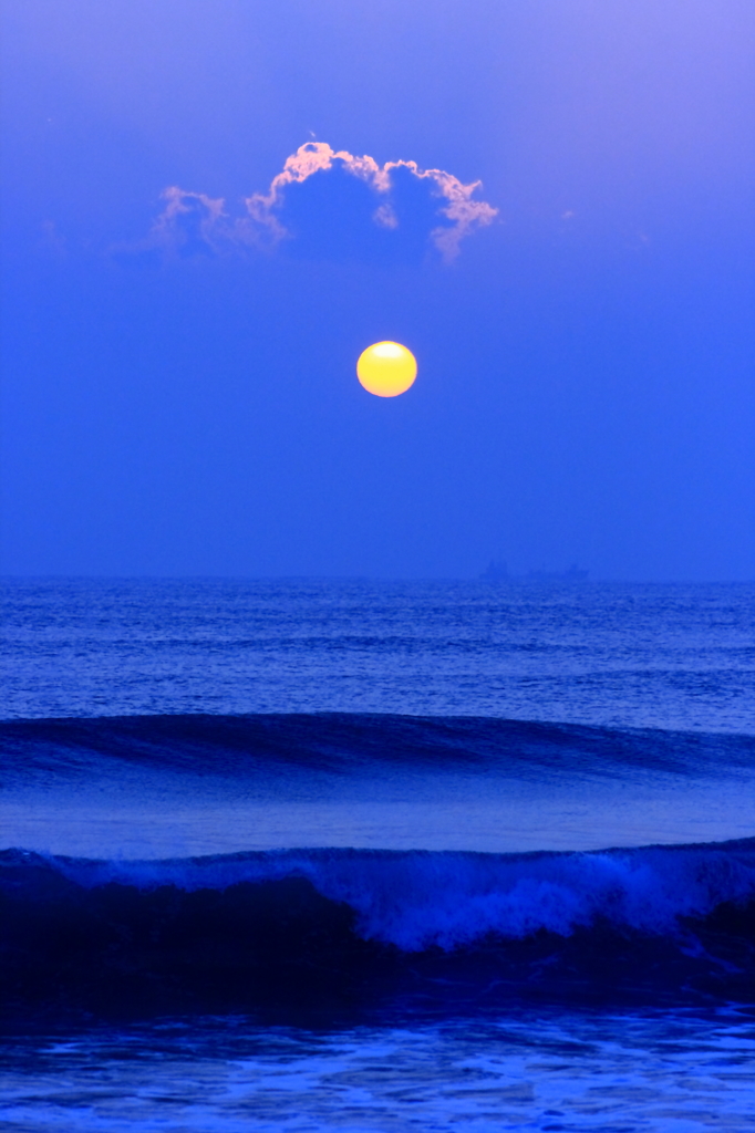 夜明けの海③