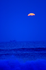 夜明けの海