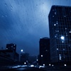 雨の街へ