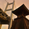 瀬戸大橋と金毘羅灯籠