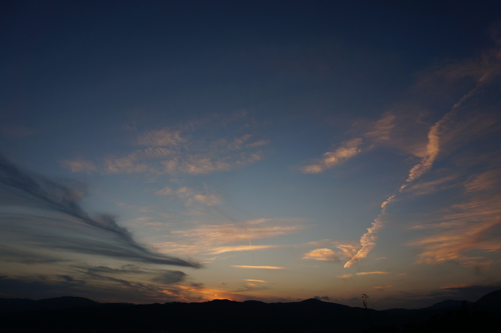 嵐山にとっぷり暮れた夕焼け