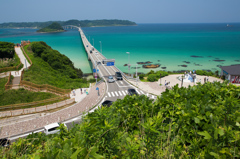 紺碧の海にかかる橋