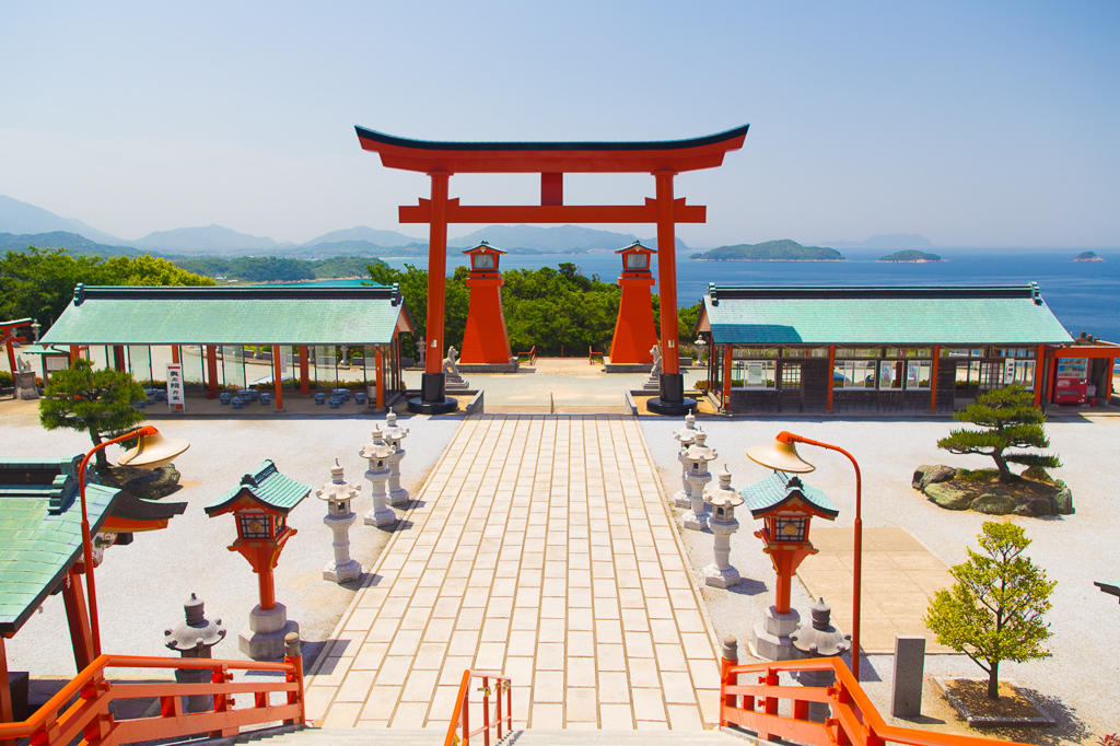 海をのぞむ神社