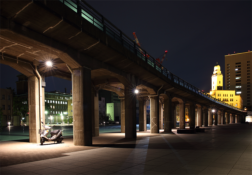 夜の陸橋