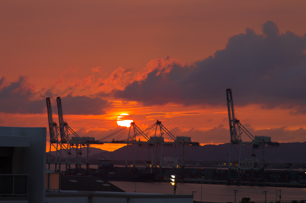 港の夕景