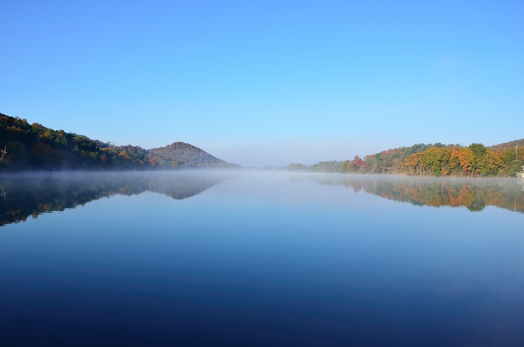 早朝の湖 (3)