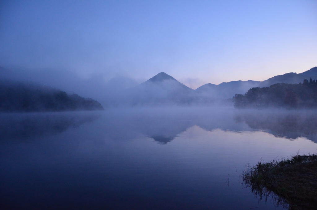 千丈寺湖の朝靄 (1)