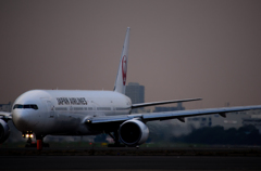 JAL B777