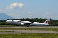 JAL B777