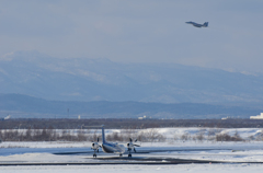 F-15J と DHC-8-400