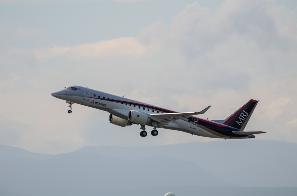 新千歳空港にMRJ飛来
