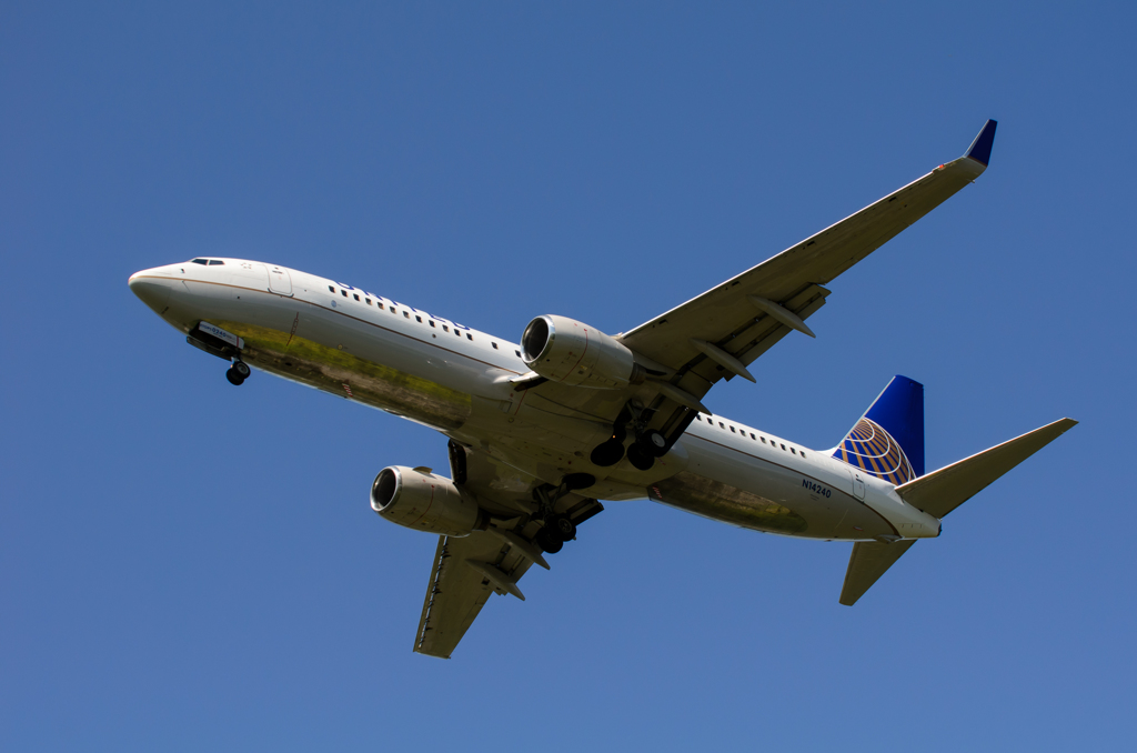 United B737