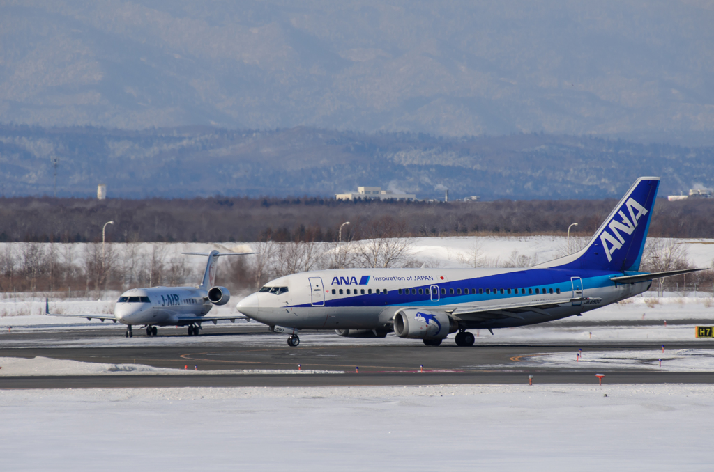 CRJ-200 and 737-500