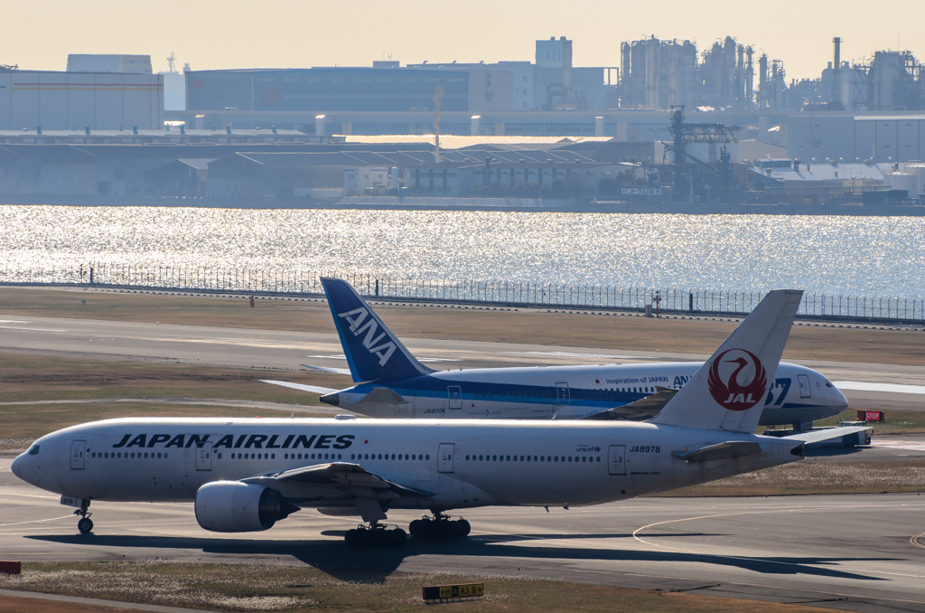 JAL 777, ANA 787