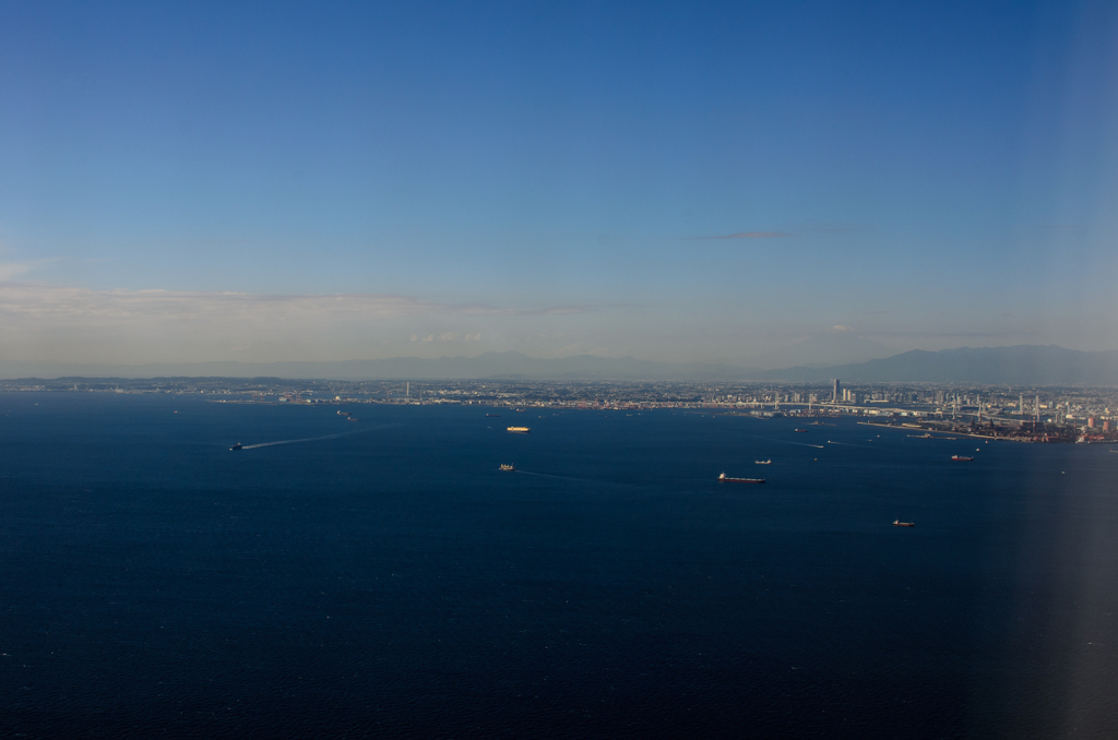 今朝の東京湾。と、富士山？