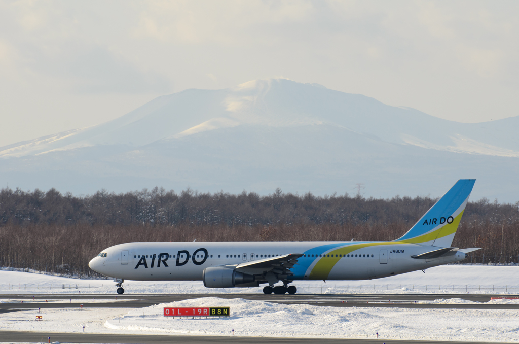 樽前山とAIR DO 767