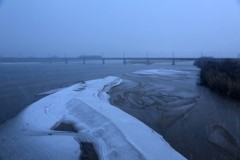 雪ふる鉄橋