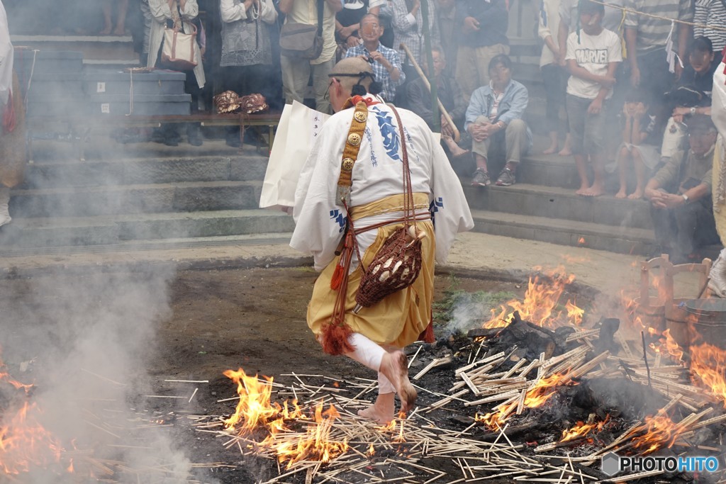 火渡り神事