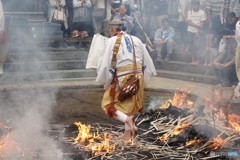 火渡り神事