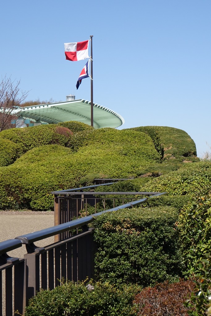 青空とＵＷ旗
