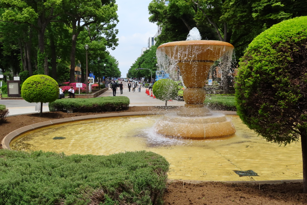 朝顔型の噴水塔